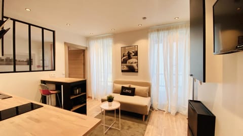 Saint-Maurice face au bois de Vincennes Apartment in Paris