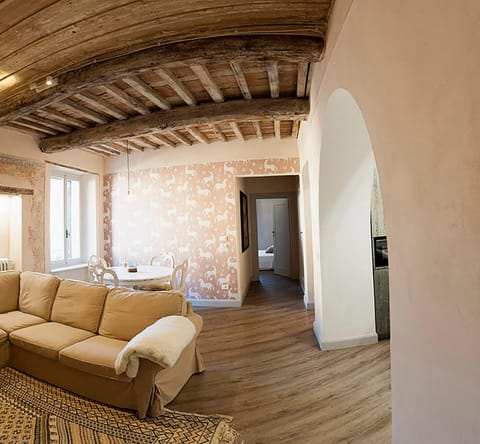 Photo of the whole room, Dining area