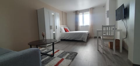 Living room, Photo of the whole room, Seating area, Bedroom