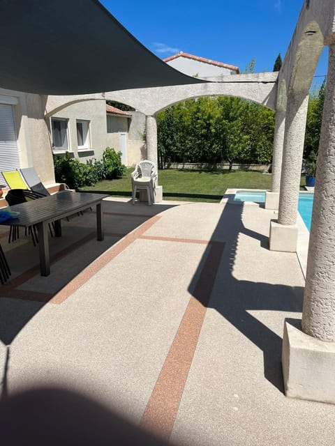 Villa provençale proche d'Avignon Villa in Villeneuve-lès-Avignon