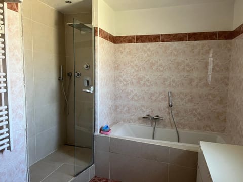 Villa provençale proche d'Avignon Villa in Villeneuve-lès-Avignon