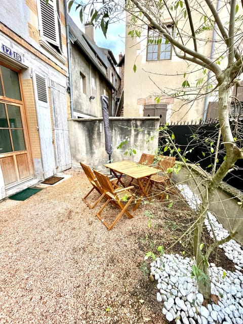 La Maison Des Cours - WIFI - Centre ville Apartment in Moulins