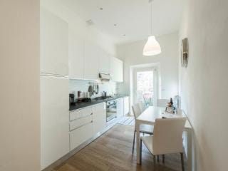 Day, Dining area