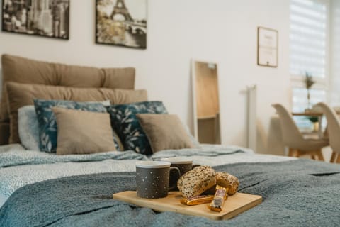Bed, Living room, Photo of the whole room, Bedroom
