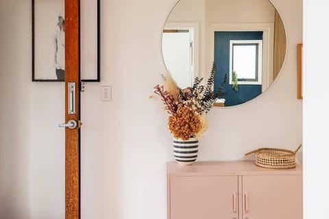 Convenient luxury home, minutes to CBD + hospital House in Launceston