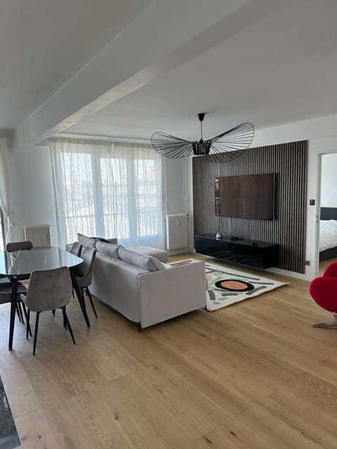 Appartement de charme sur les toits de Boulogne ! Apartment in Issy-les-Moulineaux