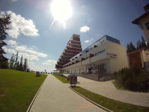 Facade/entrance, Area and facilities