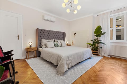 Bed, Photo of the whole room, Bedroom, internet, air conditioner