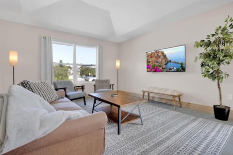 Butler Beach Bliss Modern Beach Vacation Home House in Butler Beach