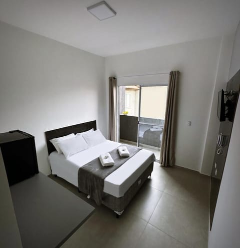 Bed, TV and multimedia, Balcony/Terrace, Photo of the whole room, Bedroom, locker, oven, towels