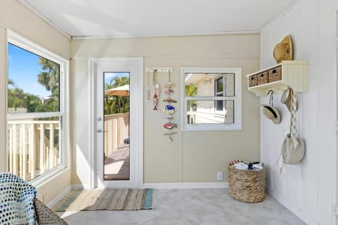 On the Rocks- Gorgeous Newly Renovated Pool Home House in Sanibel Island