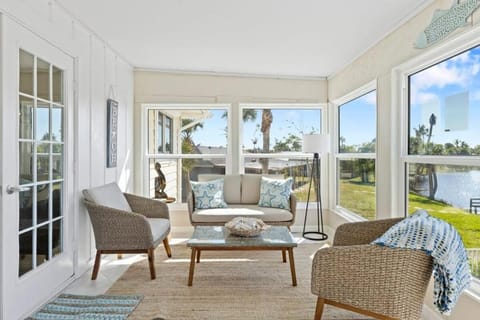 On the Rocks- Gorgeous Newly Renovated Pool Home House in Sanibel Island