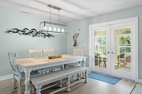 On the Rocks- Gorgeous Newly Renovated Pool Home House in Sanibel Island