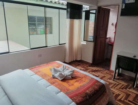Bed, TV and multimedia, Bedroom, towels