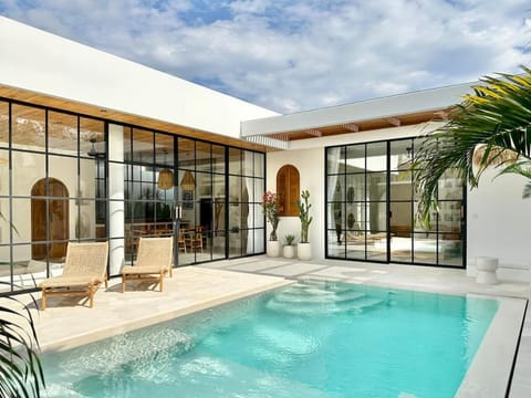 Property building, Pool view, Swimming pool, sunbed