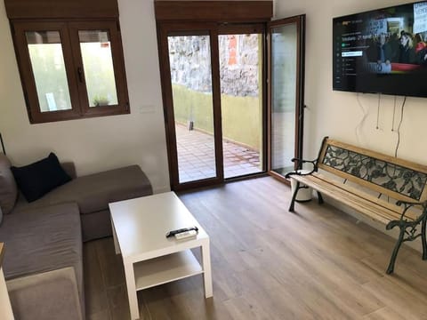 Communal lounge/ TV room, TV and multimedia, Living room, Seating area