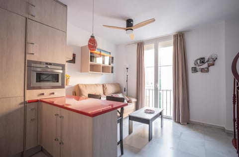 Kitchen or kitchenette, Dining area, stove