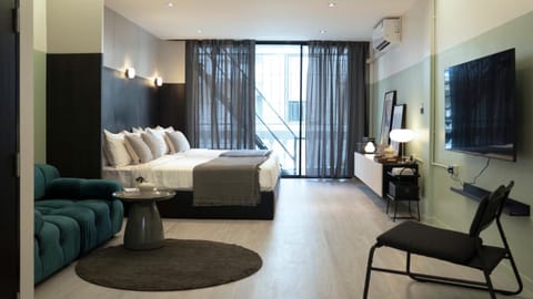 Photo of the whole room, Bedroom