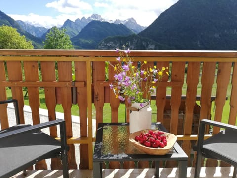 Balcony/Terrace, Mountain view