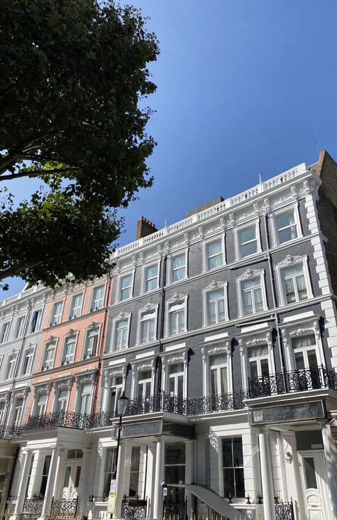 Property building, Facade/entrance, Day, Street view