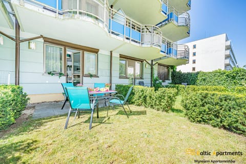 Property building, Spring, Day, Garden, View (from property/room), Balcony/Terrace, Garden view