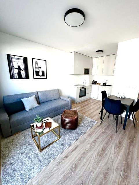 Kitchen or kitchenette, Living room, Seating area, Dining area, minibar, stove