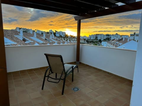 Casa Topacio, 3 bedrooms and 3 bathrooms in quiet street Apartment in Sitio de Calahonda