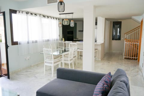 Casa Topacio, 3 bedrooms and 3 bathrooms in quiet street Apartment in Sitio de Calahonda