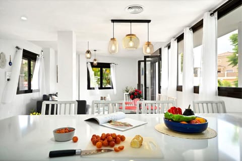 Casa Topacio, 3 bedrooms and 3 bathrooms in quiet street Apartment in Sitio de Calahonda