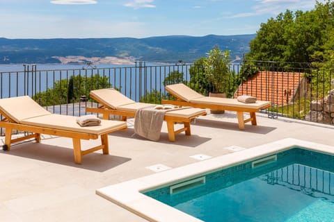 Patio, View (from property/room), Balcony/Terrace, Mountain view, Pool view, Sea view, Swimming pool, sunbed