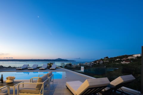 Natural landscape, Balcony/Terrace, Seating area, Pool view, Sea view, Swimming pool, sunbed