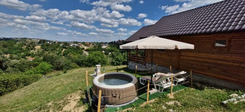 Property building, Patio, Day, Natural landscape, Hot Tub, Mountain view, Swimming pool, sunbed