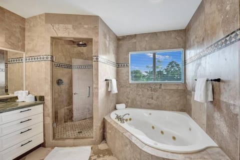 Hot Tub! Roof Top! Firepit! Boat Dock! House in Dania Beach