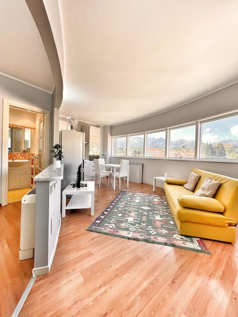 TV and multimedia, Seating area