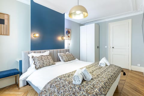 Bed, Photo of the whole room, Bedroom, towels, wardrobe