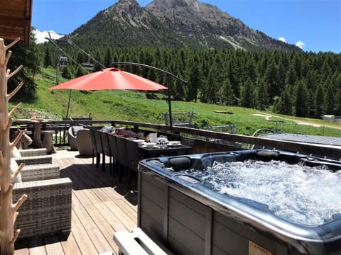 Nearby landmark, Spring, Day, Natural landscape, Summer, Hot Tub, Mountain view, sunbed