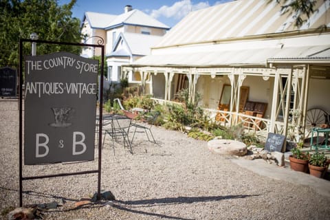 Property building, Facade/entrance, Day