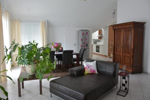 Living room, Photo of the whole room, Seating area