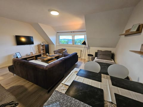 Bed, TV and multimedia, Living room, Photo of the whole room, Seating area