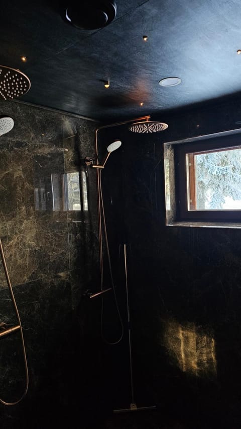 Mökki järven rannalla, Matkailukartano Kivennapa Chalet in Finland