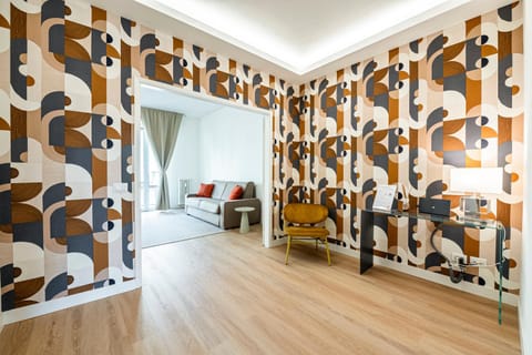 Facade/entrance, Living room, Photo of the whole room, Seating area, internet