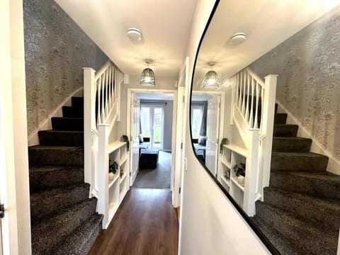 Newham House by Blue Skies Stays House in England