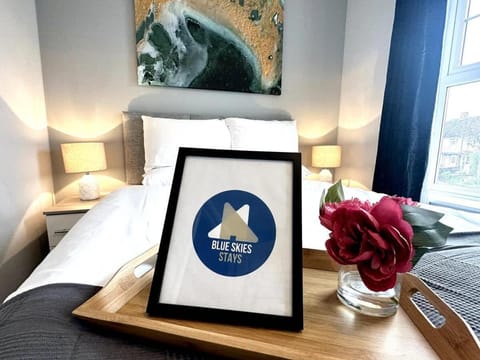 Newham House by Blue Skies Stays House in England