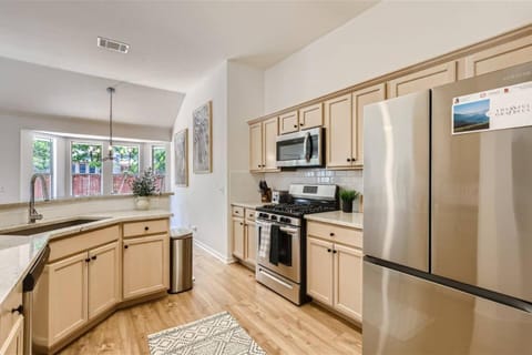 Single level w Fenced Yard, Pool Table & Fire Pit Apartment in Leander