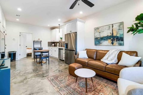 TV and multimedia, Kitchen or kitchenette, Living room, Seating area, oven, pet friendly