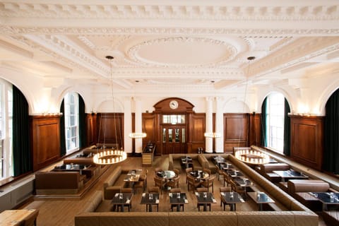 Restaurant/places to eat, Seating area