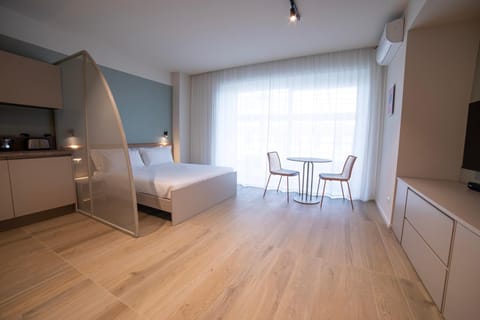 Bed, Kitchen or kitchenette, Living room