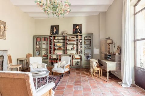 La Demeure Provençale au charme suranné Villa in Nimes