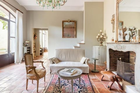 La Demeure Provençale au charme suranné Villa in Nimes