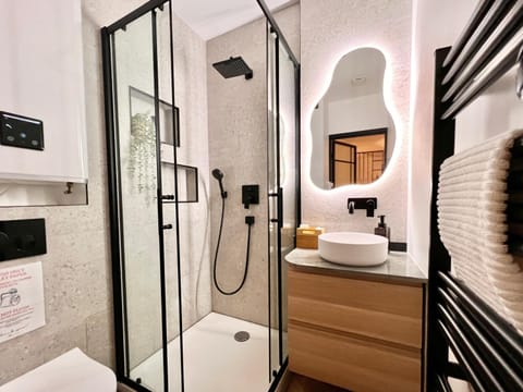 Appart Le Van Gogh - 3' RER - 11' Paris - 23' Disney Apartment in Noisy-le-Grand